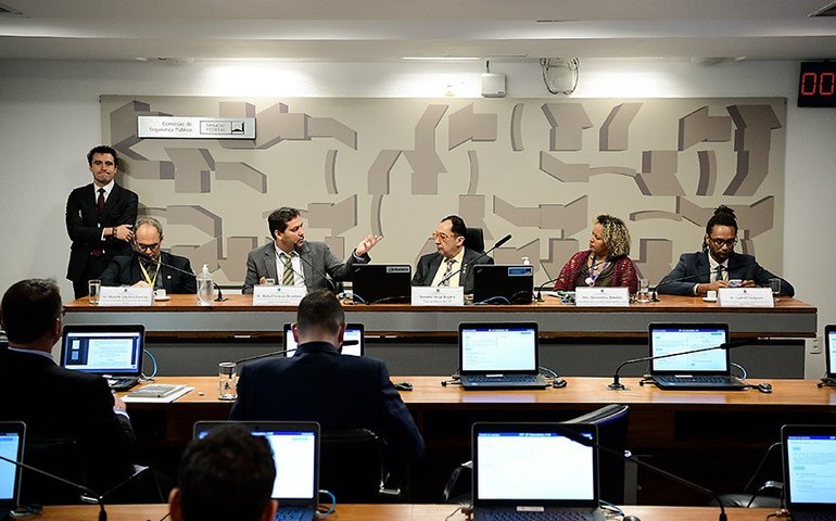 Fim dos 'saidões' divide opiniões em audiência na CSP