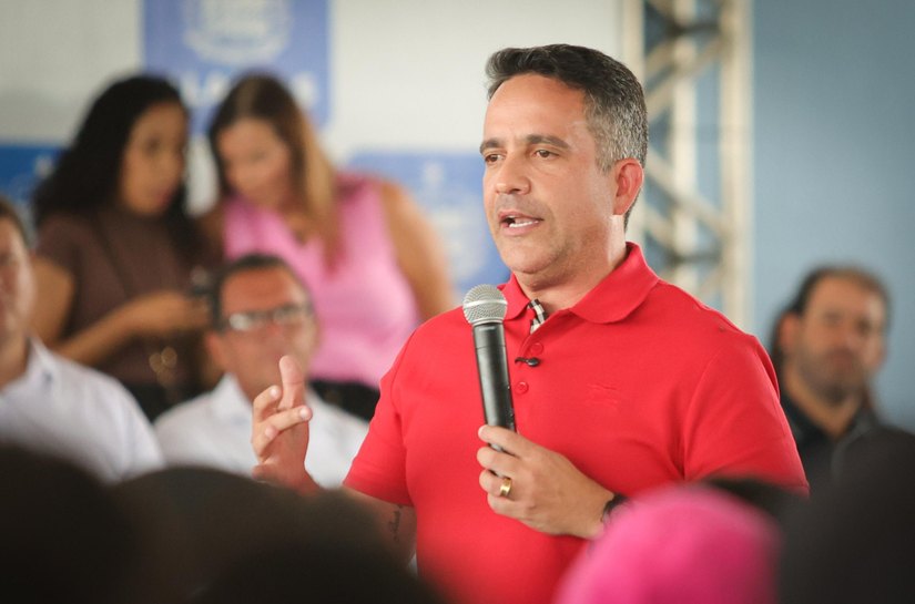 Governo paga R$ 412 milhões aos professores e acelera recorde de obras em Alagoas