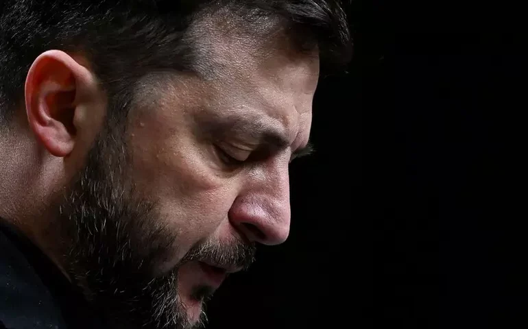 Zelensky diz estar pronto para avançar com acordo de paz