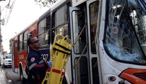 ônibus colisão