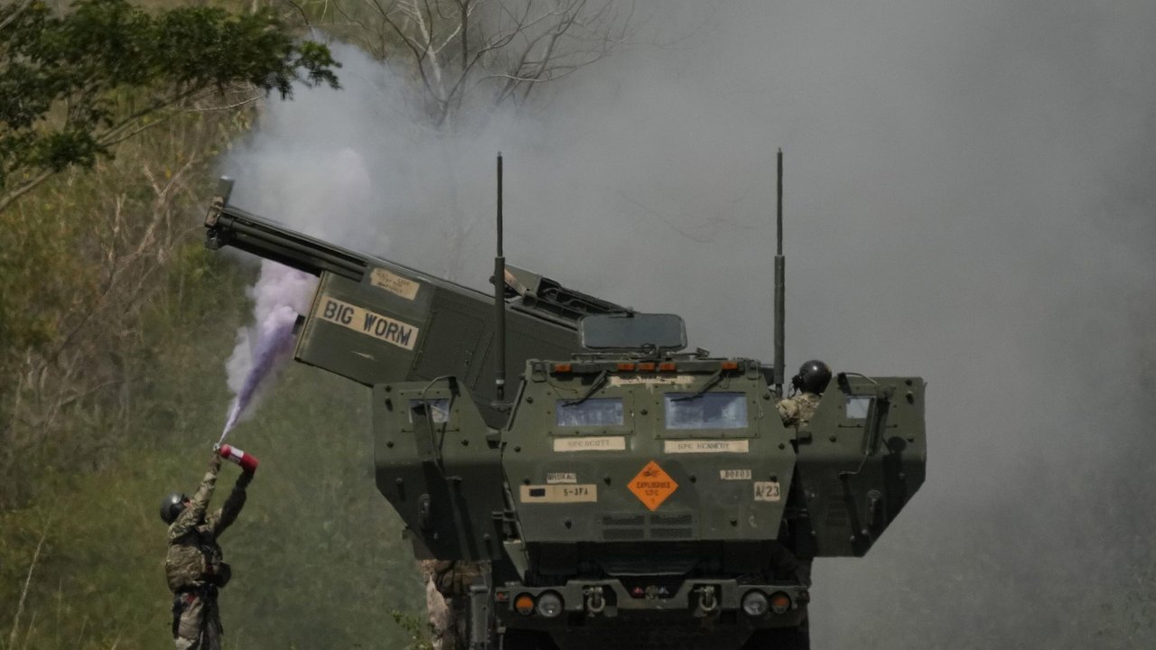 Sistema de foguetes americano Himars é um 'elefante branco' na estrutura do Exército polonês, diz observador