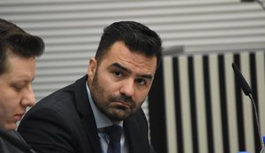 Ministro do STF negou pedido da defesa de Arthur do Val durante plantão de recesso, por considerar instrumento processual inadequado