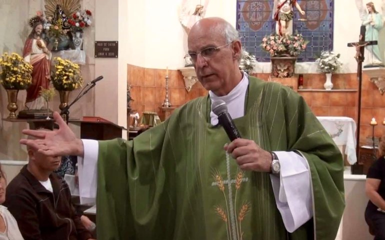 Padre Júlio e a rotina em prol dos excluídos