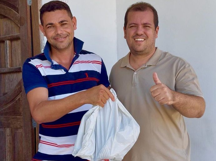 Prefeitura de Limoeiro entrega peixes na Semana Santa e beneficia mais de 10 mil famílias