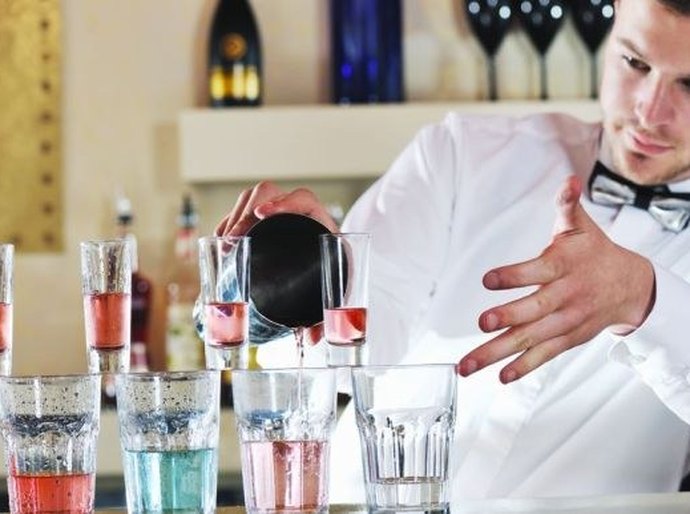Barman e maître estão entre as mais de 35 vagas disponíveis no Sine Alagoas