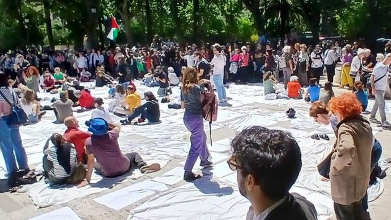 'Último dia de Gaza': 50 mil lençóis são estendidos em Roma em sinal de protesto