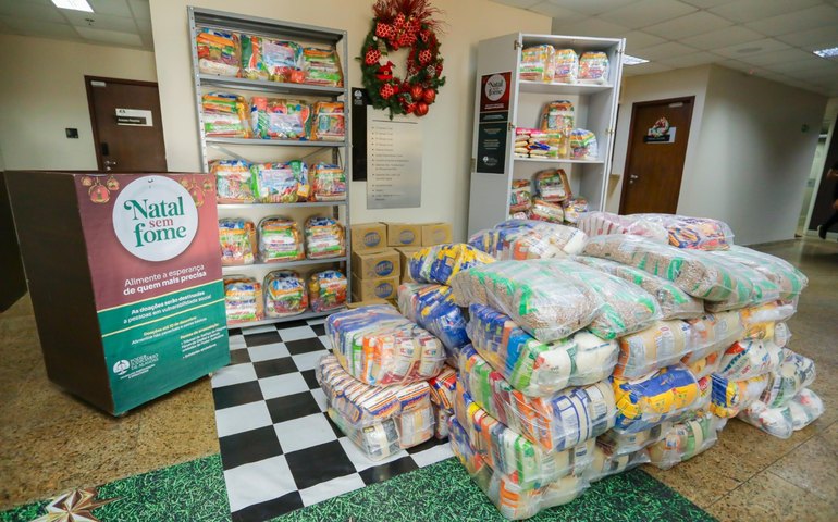 Alagoas Sem Fome amplia campanha natalina com doação de uma tonelada de alimentos