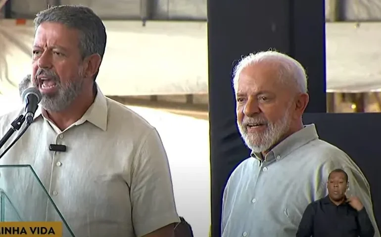 As vaias, os discursos e a “união” da classe política no Vergel em Maceió