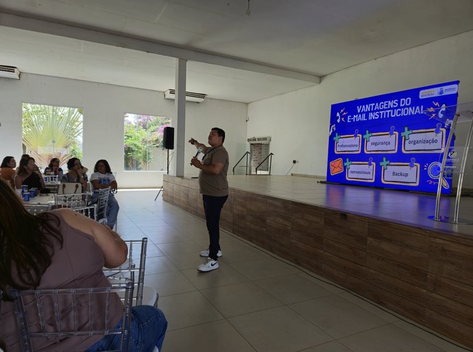 Educação de Arapiraca realiza encontro com técnicos para apresentação Planejamento Estratégico