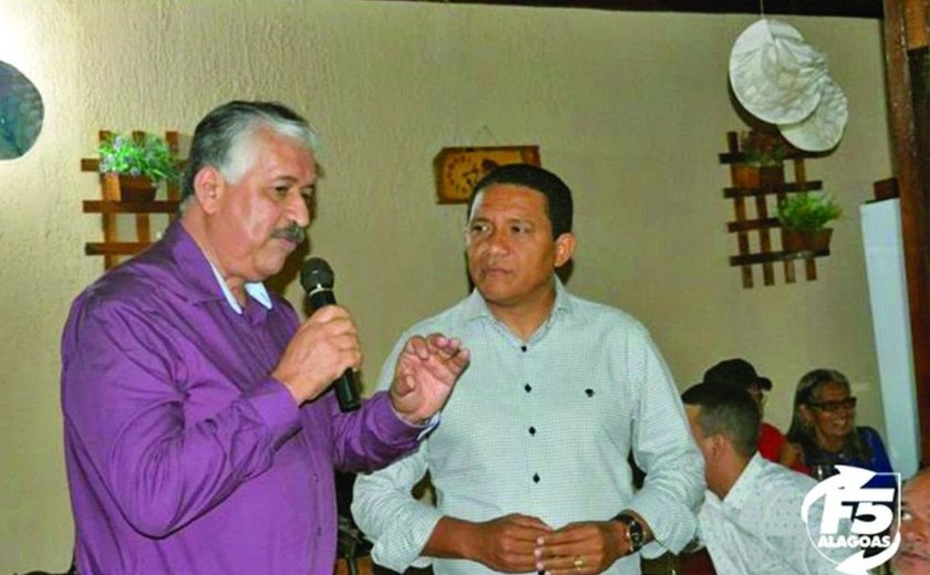 Palmeira: Após fiscalização inédita, radialista “defende” prefeito dizendo que vereadores mamavam nas tetas do governo
