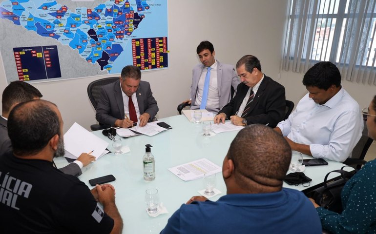 MPAL e Seris assinam TAC para estabelecer atividades dos policiais penais no presídio do Agreste