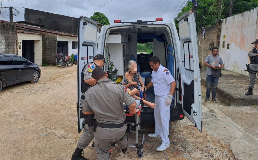 Ação integrada resgata idosa de 72 anos que vivia em situação de abandono em Guaxuma