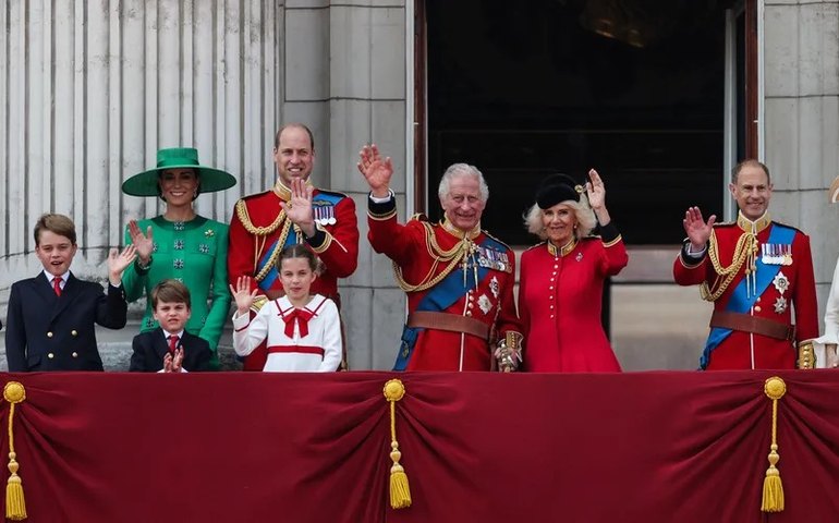 Charles III: internação chega a segundo dia após operação de próstata