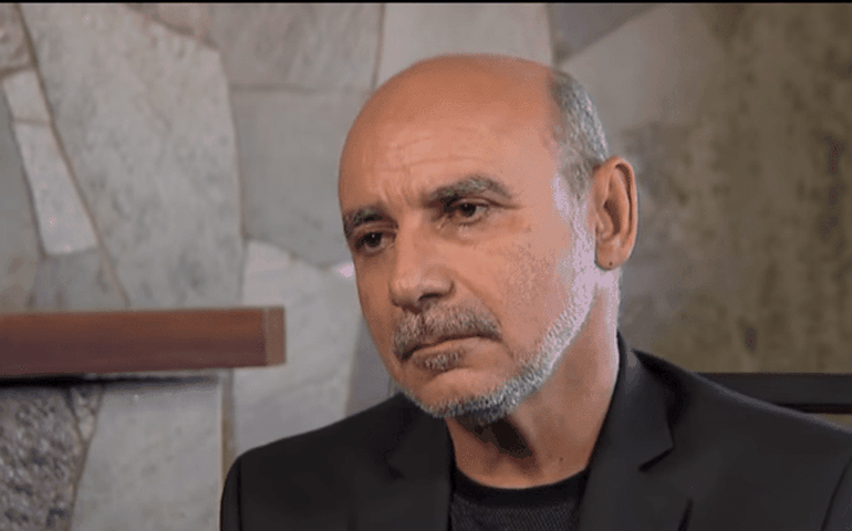 Fabrício Queiroz posta foto com Bolsonaro e aliados e reclama de abandono