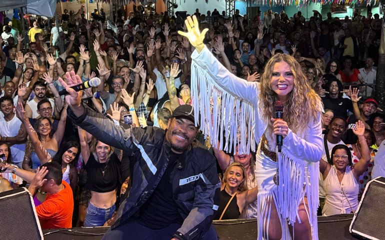 Márcia Freire recebeu sanfoneiro Tom Guimarães e timbaleiro Denny Denan, em show no Pelourinho nesta sexta (27)