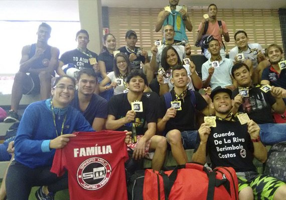 Equipe alagoana de jiu-jitsu conquista 25 medalhas em evento sergipano