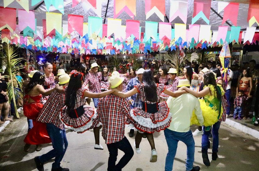 Quadrilha “A Debochada” e Cantor João Barão animam Polo Bonifácio; festejos seguem hoje em Palmeira