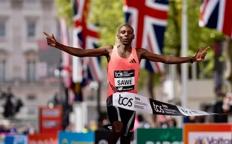 Sabastian Sawe faz história ao completar Maratona de Londres em menos de duas horas