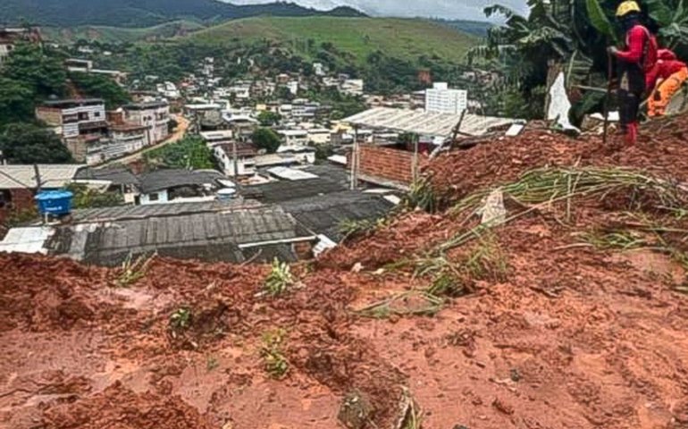 Tempestade deixa 10 mortos e 2 mil desalojados em Ipatinga