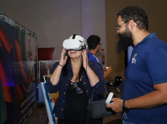 Cesmac apresenta Hub ConsCiência e tecnologias de ponta na Jornada Pedagógica