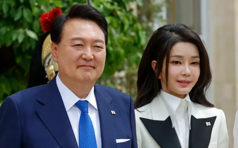 Presidente da Coreia do Sul rejeita pedidos para investigar primeira-dama e oficiais