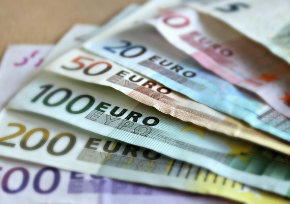 Moedas: euro toca nível abaixo de US$ 1, enquanto dólar fica misto com CPI