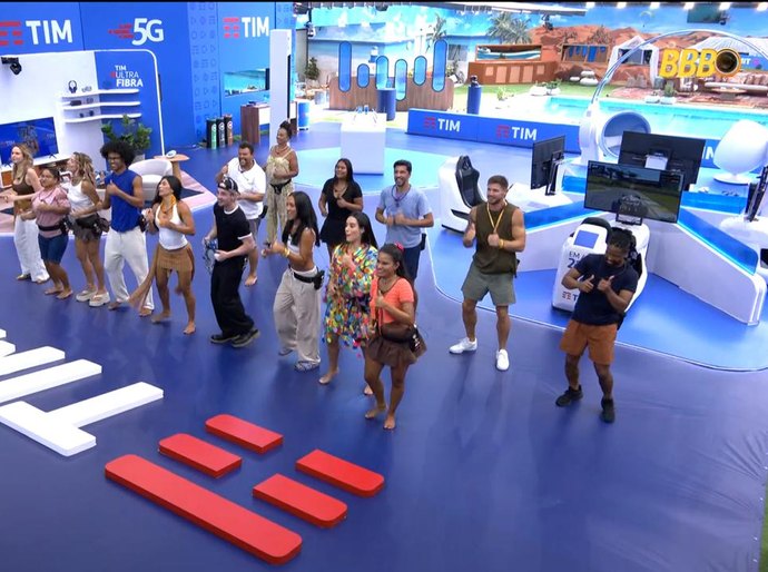 TIM replica loja conceito e destaca oferta do PlayStation 5 em ativação no BBB 26