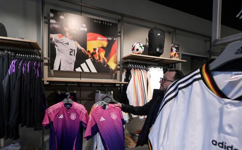 'Falta de patriotismo' x contrato 'de R$ 540 milhões': troca de Adidas por Nike na seleção gera revolta na Alemanha