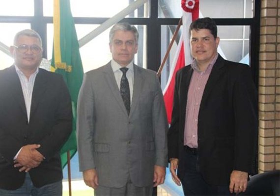 Diretores do Detran de Rondônia visitam sede do departamento de Alagoas