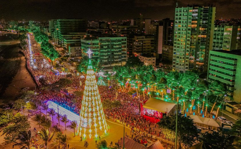 Luzes do Natal de Todos Nós encantam multidão na Orla de Maceió