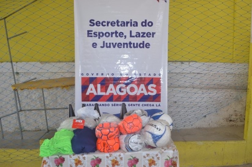 Na Rota dos 200 Anos, Selaj entrega kit de material esportivo em Porto Calvo