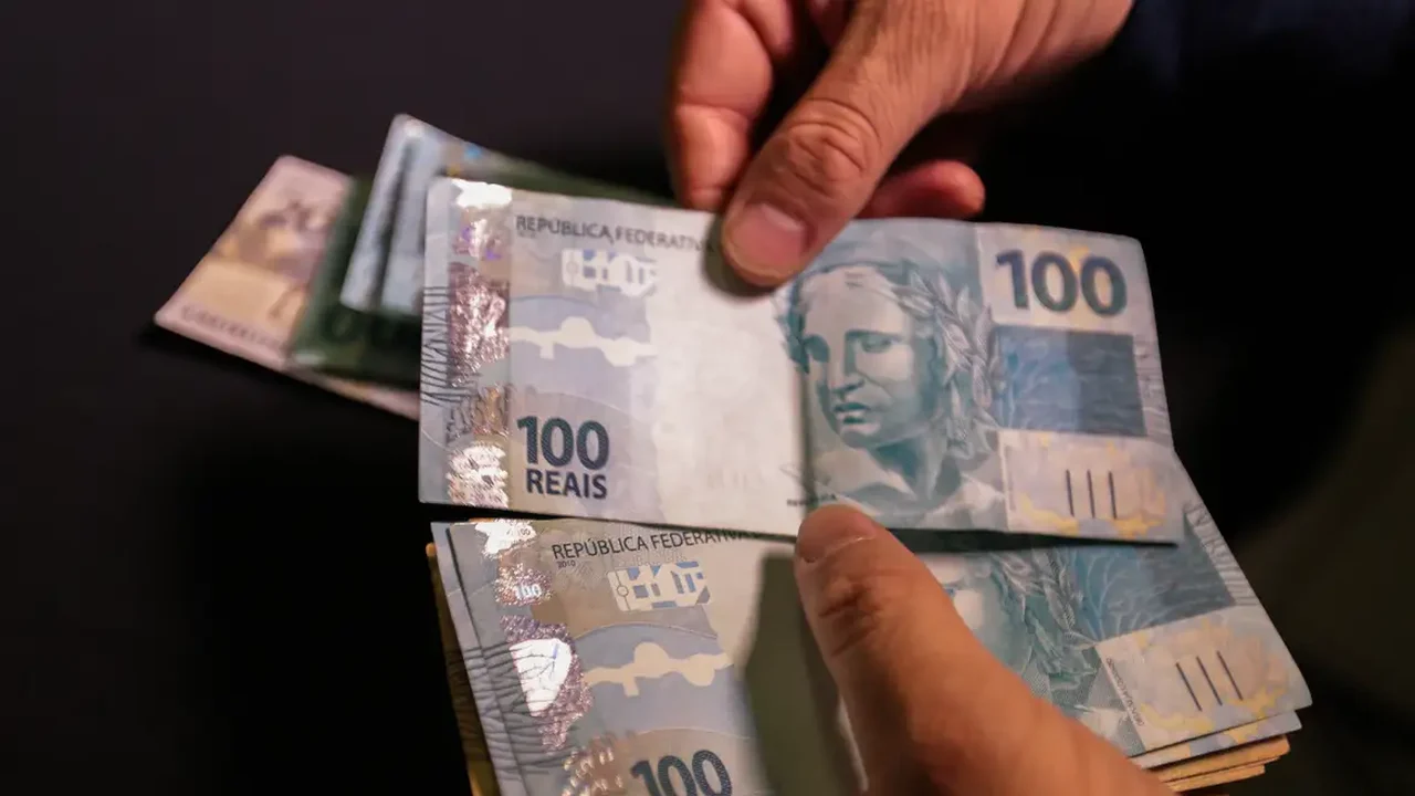 Com déficit de R$ 5,5 bilhões em setembro, dívida pública chega a 82,9% do PIB