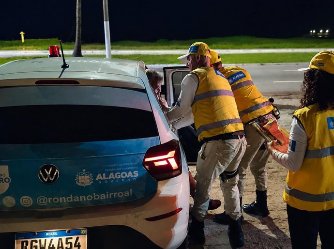 Ronda no Bairro utiliza pulseirinhas de identificação para fortalecer proteção aos idosos