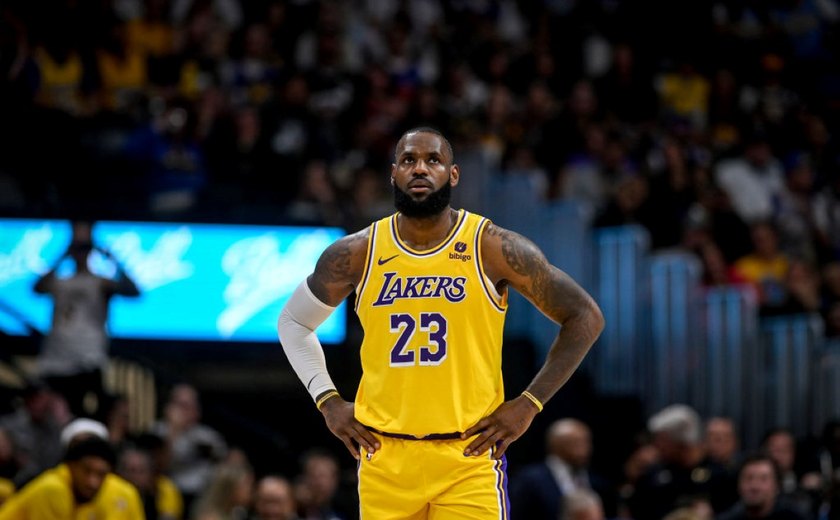 LeBron e Bronny James fazem história como 1ª dupla de pai e filho a jogar juntos na NBA