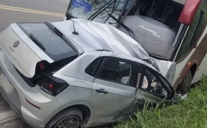 Colisão entre ônibus que saiu de Arapiraca e carro deixa um morto na BR-116 em Minas Gerais