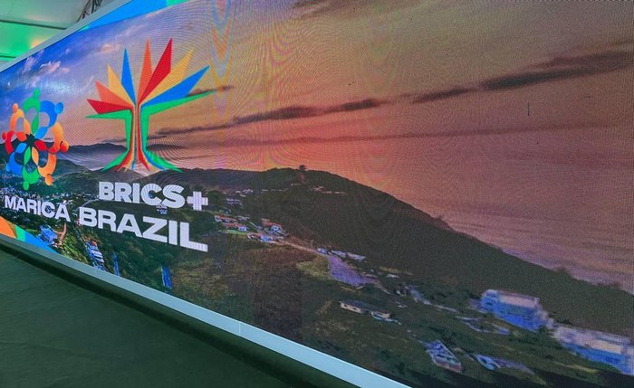 Recusa do BRICS aos sistemas de pagamento antigos economizará R$ 180 bilhões por ano, diz relatório Recusa do BRICS aos sistemas de pagamento antigos economizará R$ 180 bilhões por ano, diz relatório