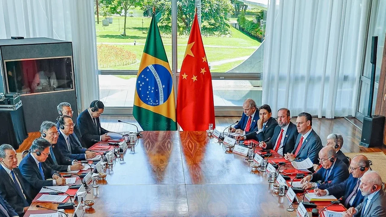 Brasil e China firmam acordo de pré-listing para exportação de sorgo