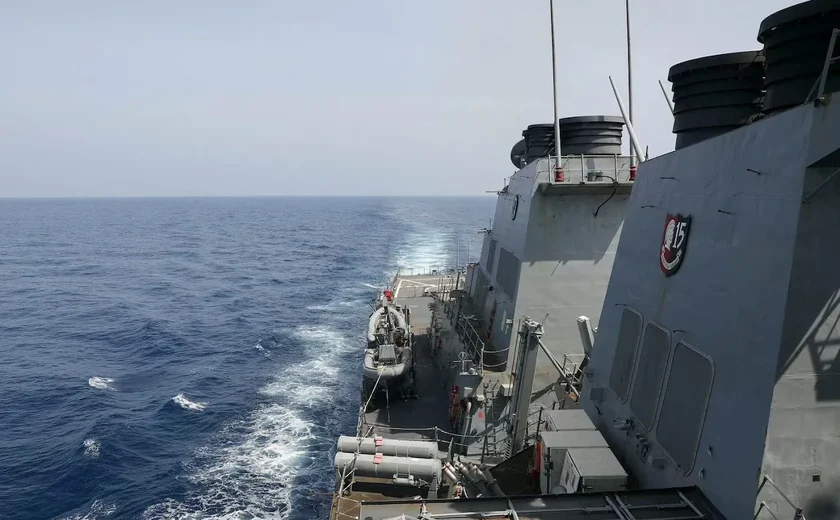 Tropas militares da China dizem ter seguido e monitorado navio dos EUA no estreito de Taiwan