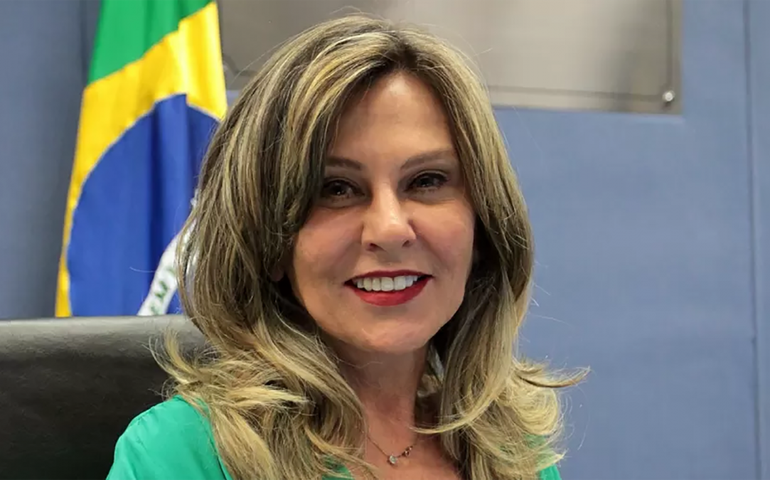 Lindôra pede ao STF apreensão de arma de Zambelli por porte ilegal