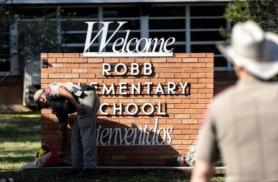 escola-massacre-texas-25052022154344958 / Foto: JORDAN VONDERHAAR/GETTY IMAGES