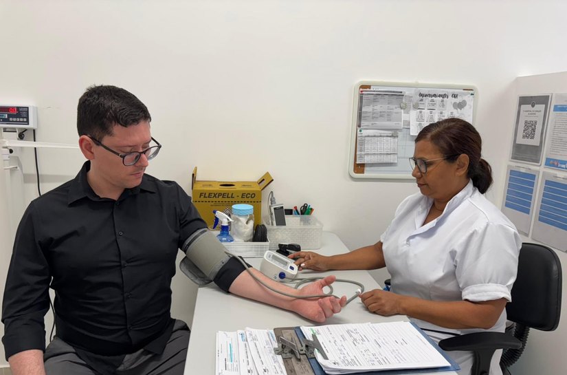 Sabe quando a pressão sobe assim que você chega ao consultório? Entenda o que é a Síndrome do Jaleco Branco