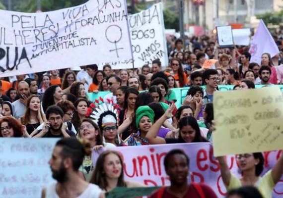 Protesto contra projeto de Eduardo Cunha fecha Avenida Paulista