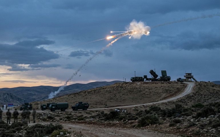 Turquia afirma que Otan interceptou míssil iraniano antes de atingir seu espaço aéreo