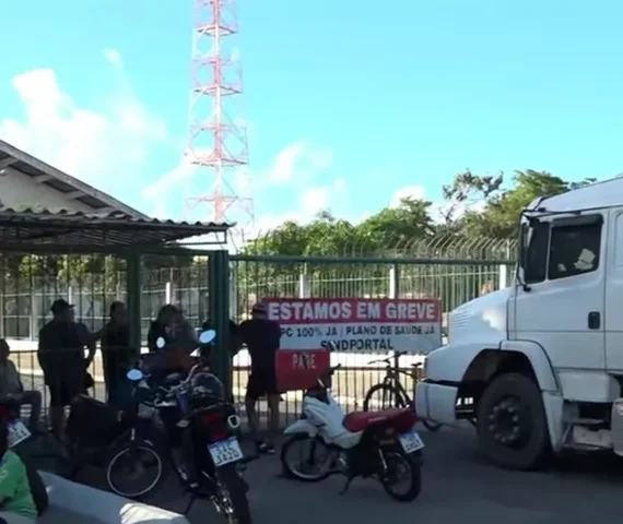 Trabalhadores bloqueiam acesso ao Porto de Maceió e trânsito entra em colapso no Jaraguá