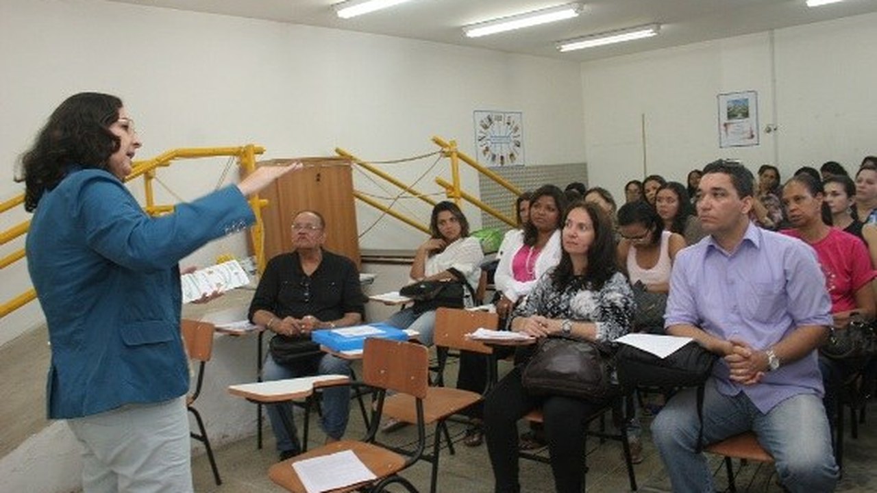 Escola Cyro Accioly inicia formação de Braile para professores da rede pública