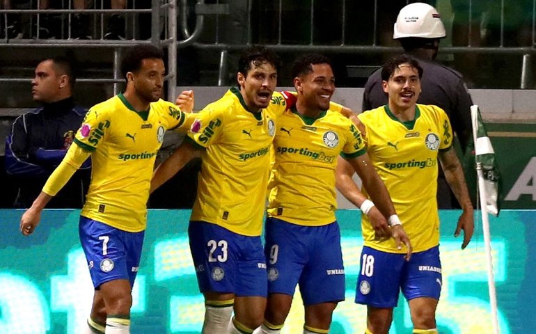 Brasileiro: Palmeiras goleia Bragantino e permanece com folga na ponta