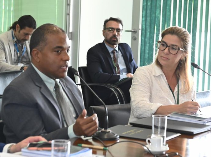 Clayton Santos apresenta na Câmara proposta de programa de capacitação em comunicação para câmaras municipais do Brasil