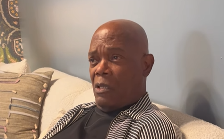 Samuel L. Jackson celebra 30 anos de 'Pulp Fiction' recitando versículo icônico do filme