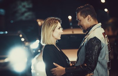 Bella Falconi e seu marido Maguila participam de clipe do Sorriso Maroto