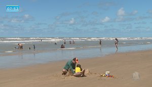 Feriadão da Semana Santa: Sergipanos e turistas curtem praia